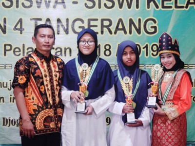 Pembagian piala juara kelas di yogyakarta